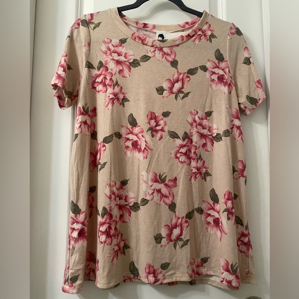 SOLD! NEW! Women’s Boutique Feel the Rhythm Cream Color Pink Floral Top S - Picture 2 of 8